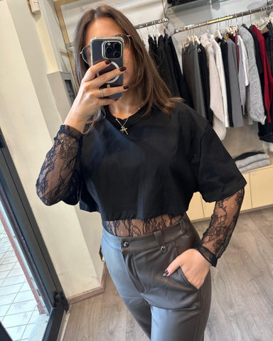 Haveone t-shirt crop con body sotto di pizzo